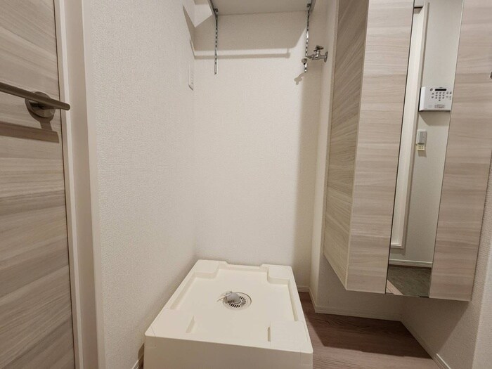 物件内観写真12　(洗濯機置場)