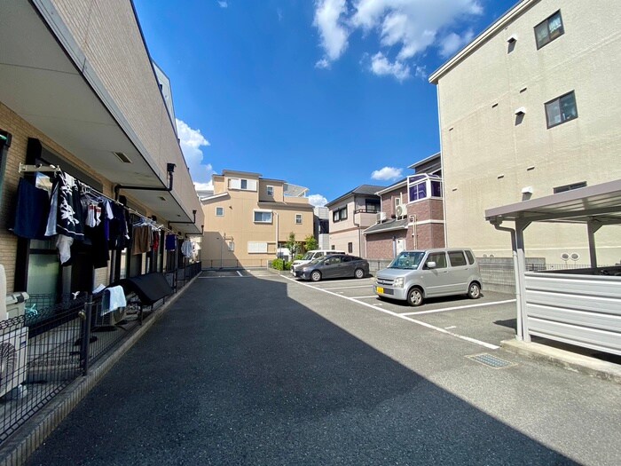 物件外観写真4　(駐車場)
