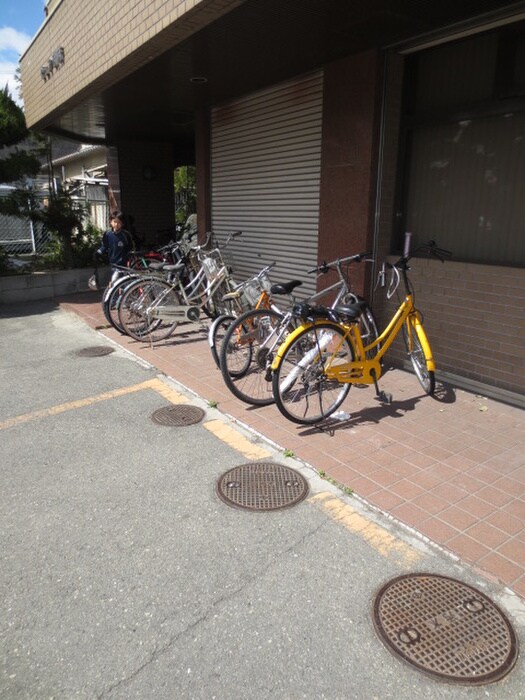 物件外観写真3　(駐輪場)
