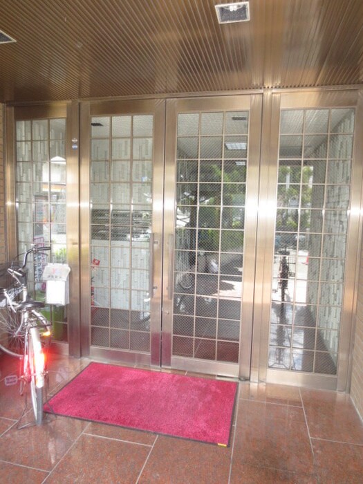 物件外観写真4　(エントランス部分)