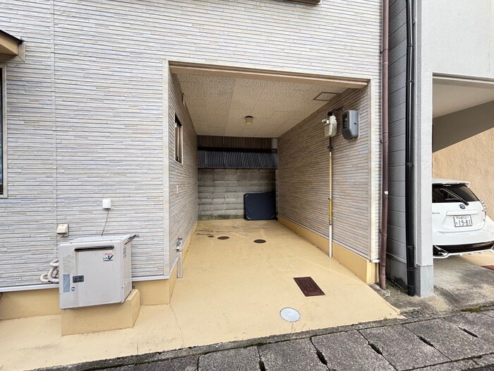 物件外観写真3　(駐車場)