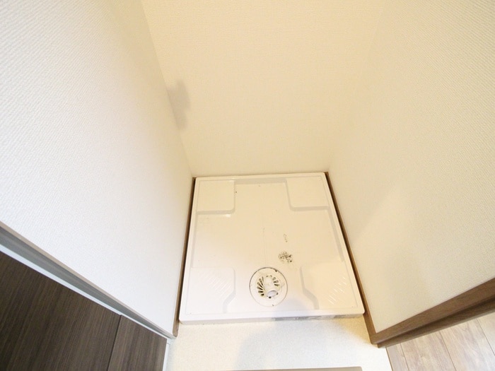 物件内観写真14　(洗濯機置場)