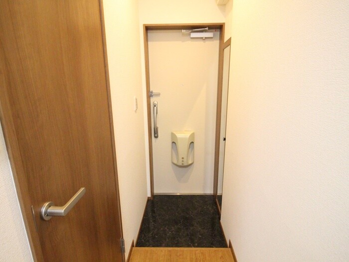 物件内観写真15　(玄関)