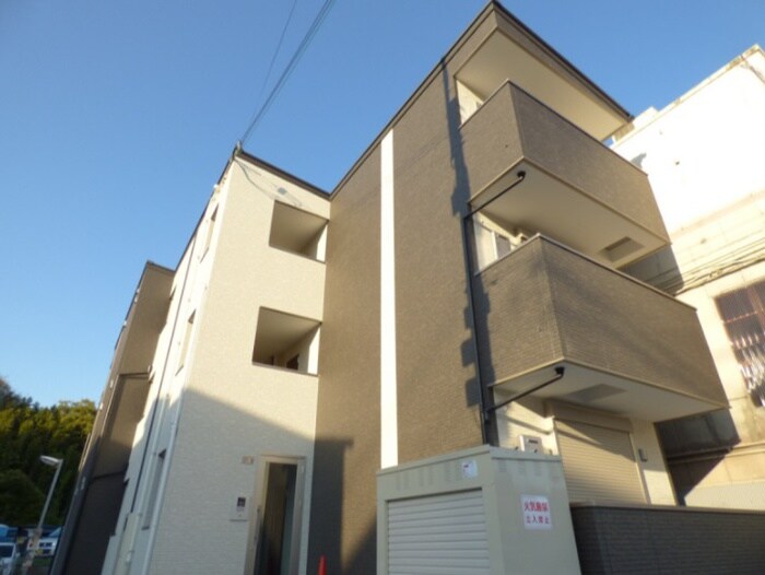 物件外観写真2　(エントランス部分)