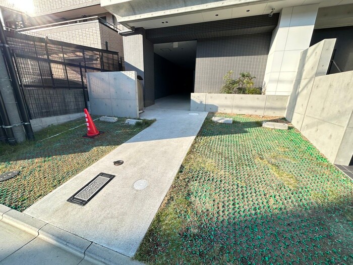 物件外観写真4　(駐車場)