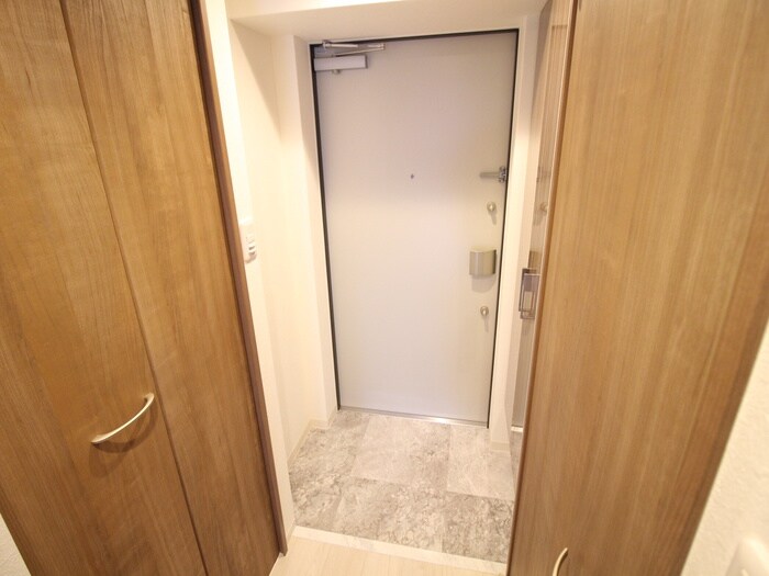 物件内観写真13　(玄関)