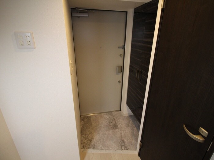 物件内観写真16　(玄関)