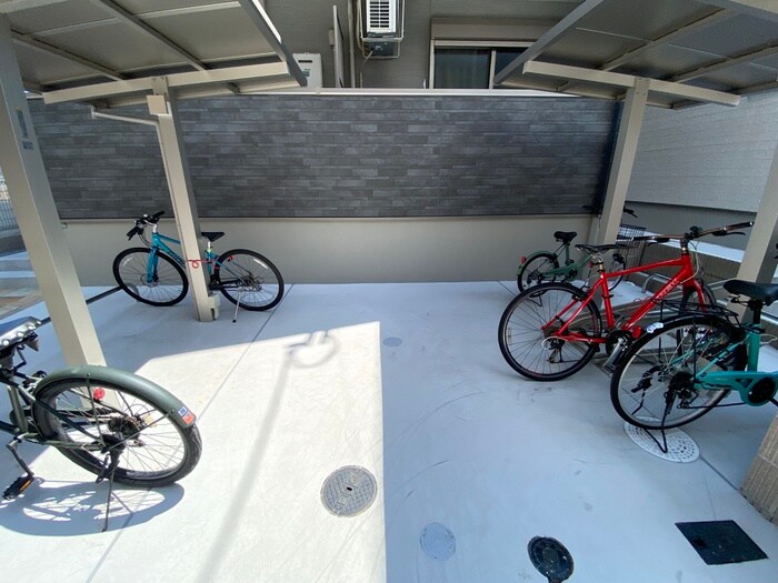 物件外観写真5　(駐輪場)