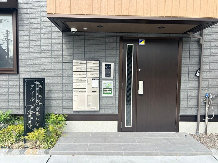 物件外観写真3　(エントランス部分)