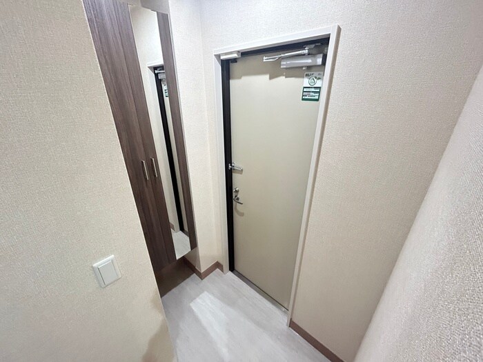 物件内観写真16　(玄関)