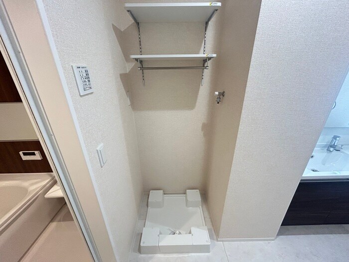 物件内観写真18　(洗濯機置場)