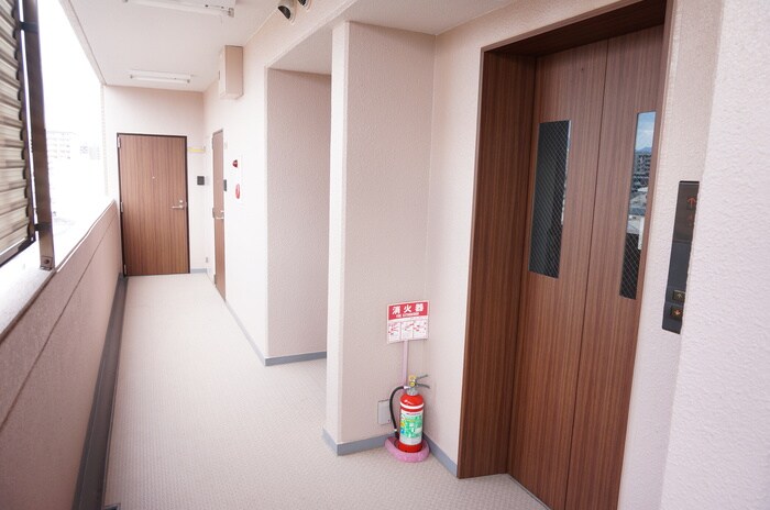 物件外観写真5　(エントランス部分)