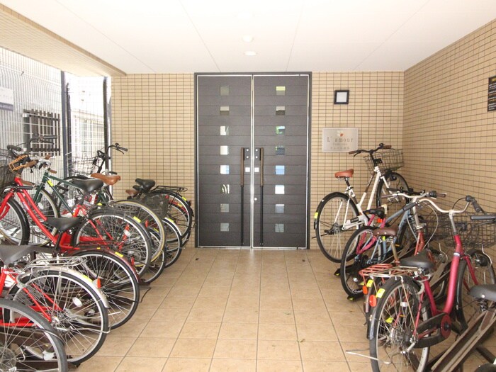 物件外観写真6　(駐輪場)