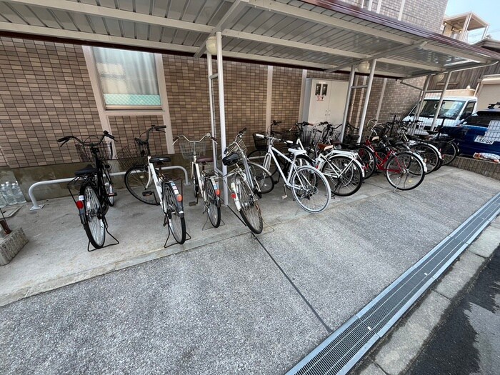 物件外観写真3　(駐輪場)