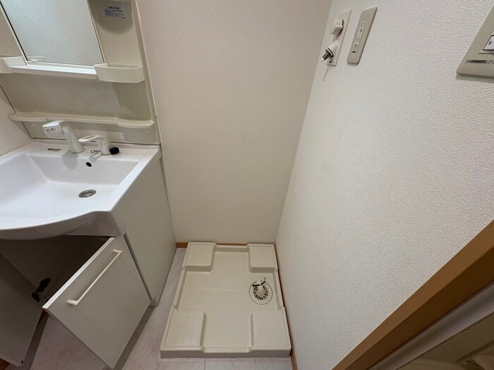 物件内観写真19　(洗濯機置場)