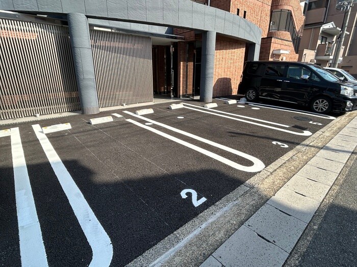 物件外観写真4　(駐車場)