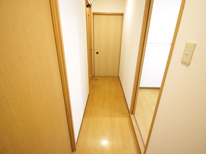 物件内観写真16　(廊下)