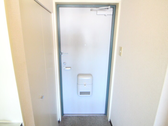物件内観写真8　(玄関)