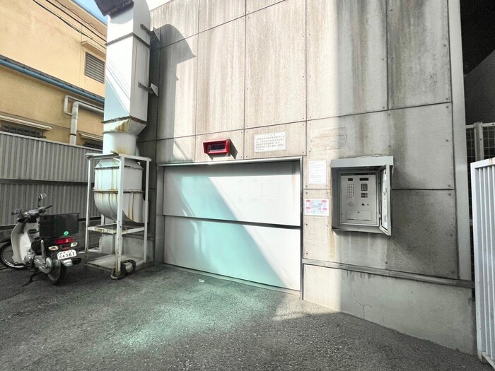 物件外観写真3　(駐車場)