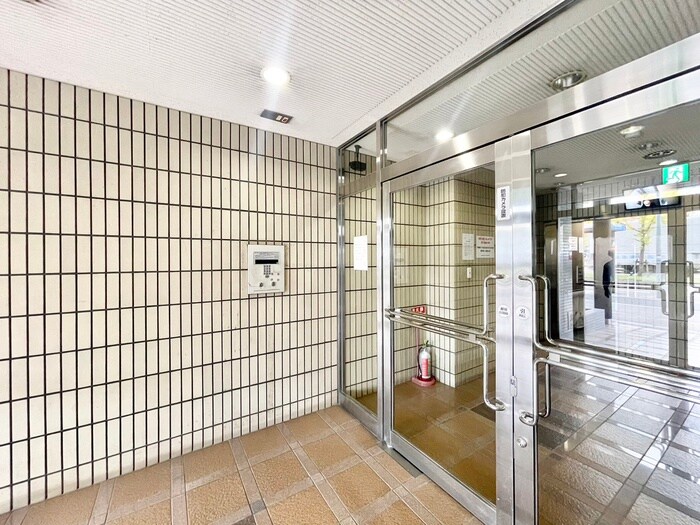 物件外観写真4　(エントランス部分)