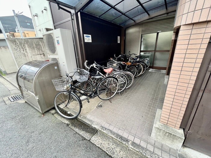 物件外観写真3　(駐輪場)