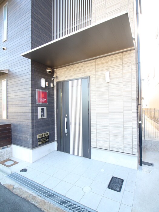 物件外観写真4　(エントランス部分)