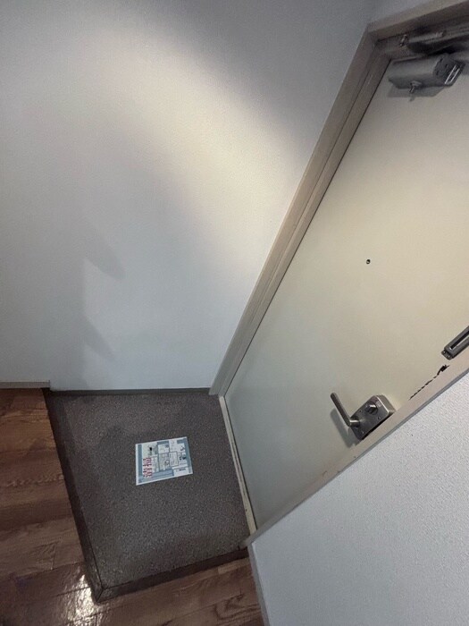 物件内観写真13　(玄関)