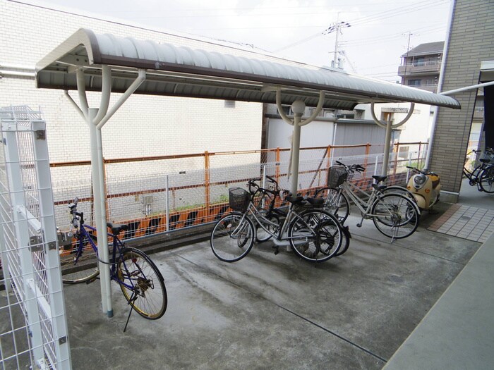 物件外観写真3　(駐輪場)