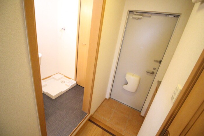 物件内観写真12　(玄関)