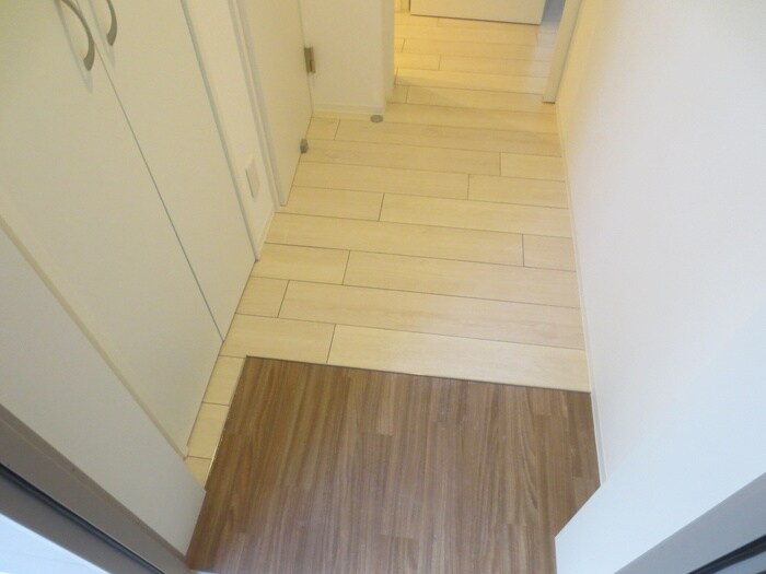 物件内観写真13　(玄関)