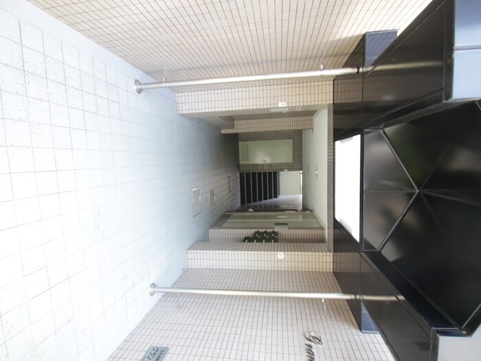 物件外観写真4　(エントランス部分)