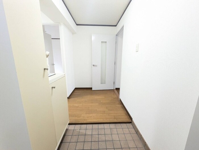 物件内観写真18　(玄関)