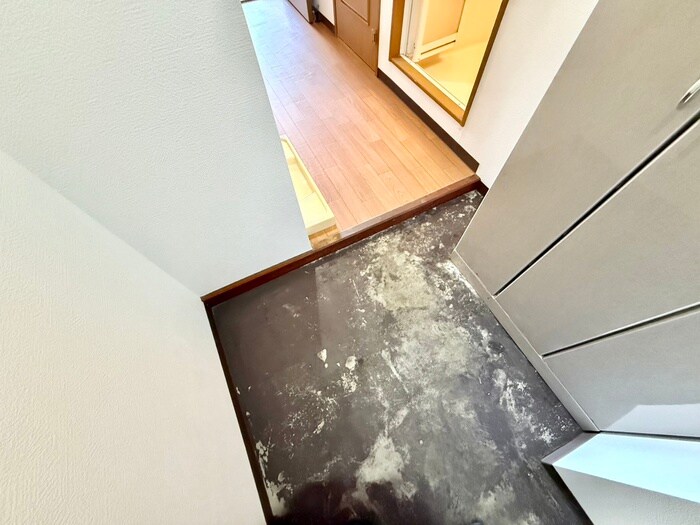 物件内観写真16　(玄関)