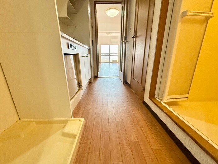 物件内観写真18　(廊下)