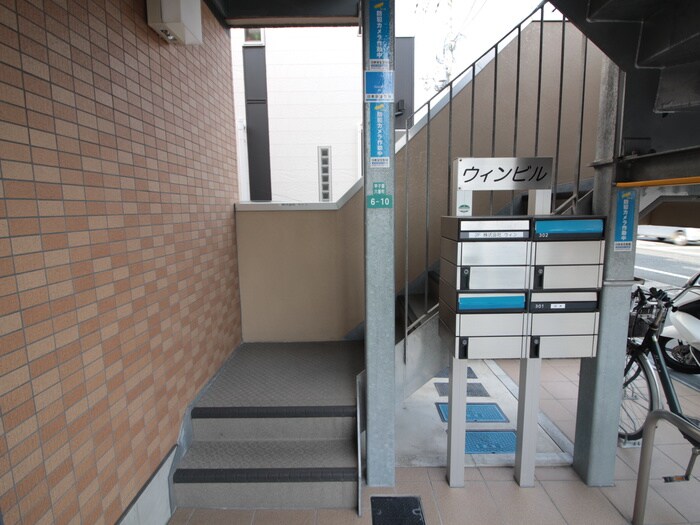 物件外観写真4　(エントランス部分)