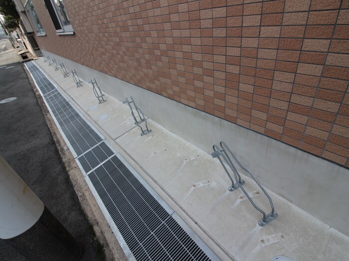 物件外観写真5　(駐輪場)