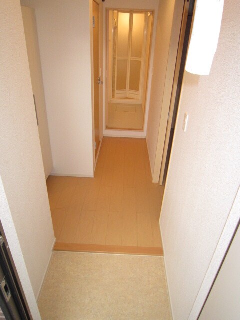 物件内観写真4　(玄関)
