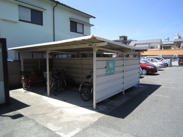 物件外観写真3　(駐輪場)