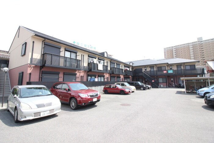 物件外観写真4　(駐車場)