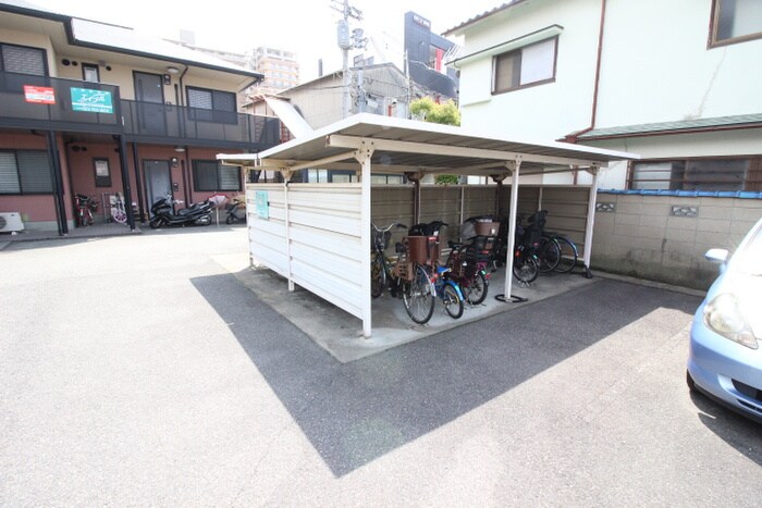 物件外観写真5　(バイク置き場)