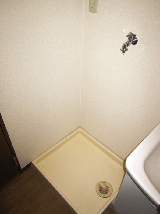 物件内観写真10　(洗濯機置場)