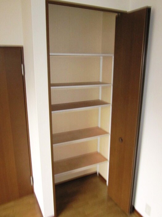 物件内観写真12　(収納)