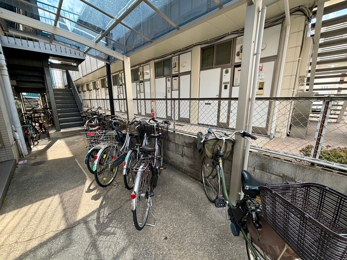 物件外観写真4　(駐輪場)