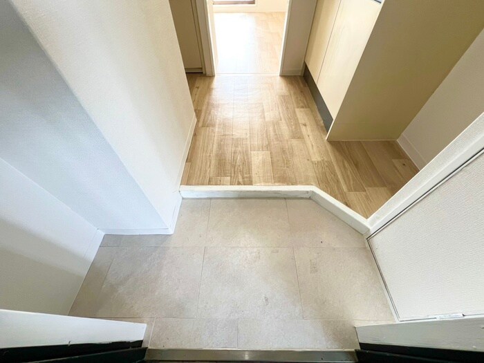 物件内観写真18　(玄関)