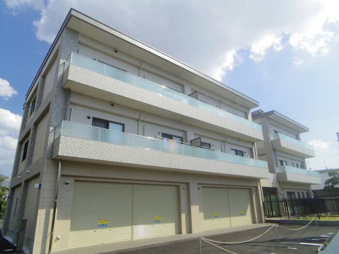 物件外観写真3　(駐車場)