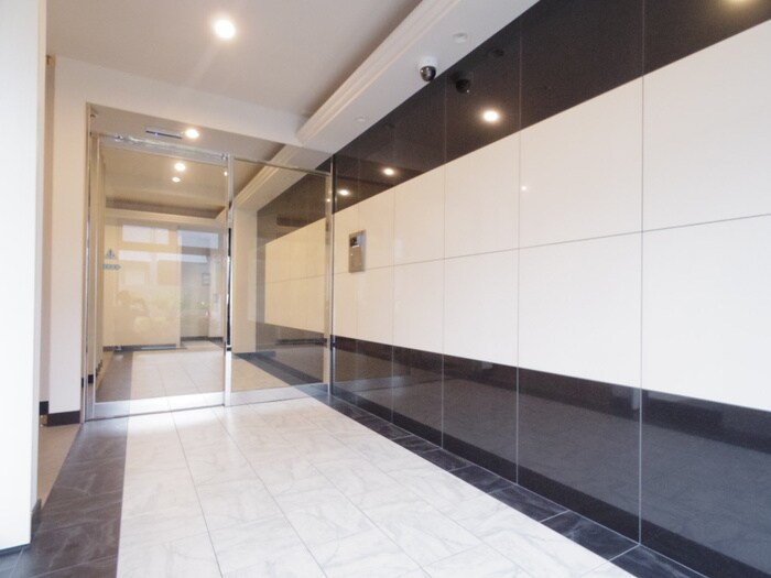 物件外観写真4　(エントランス部分)