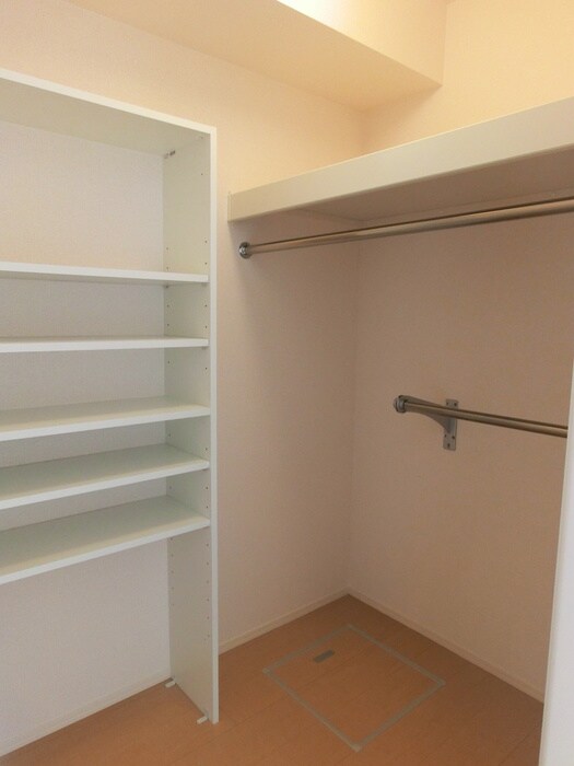 物件内観写真12　(収納)