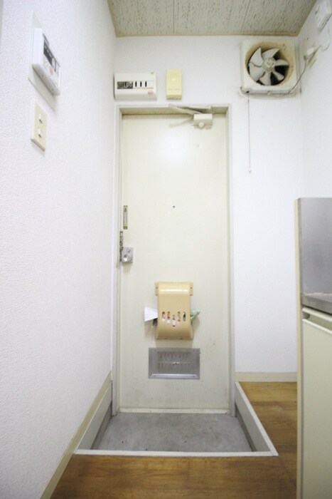 物件内観写真13　(玄関)
