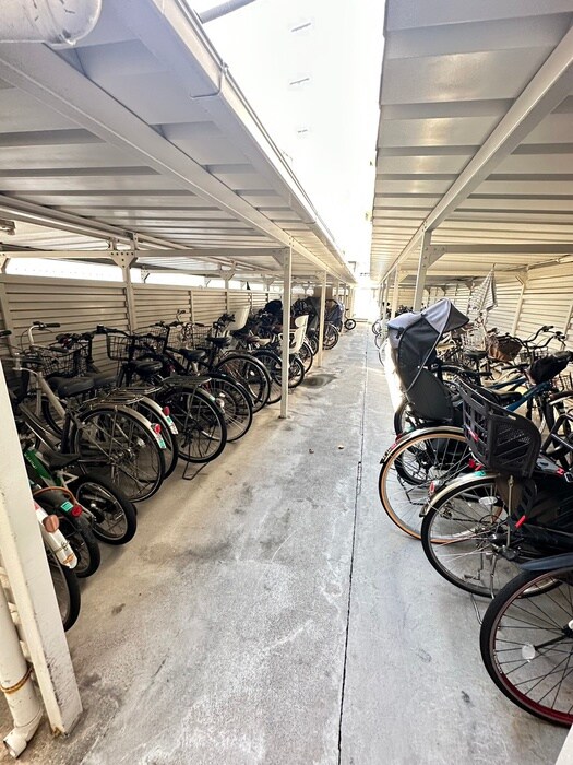 物件外観写真3　(駐輪場)