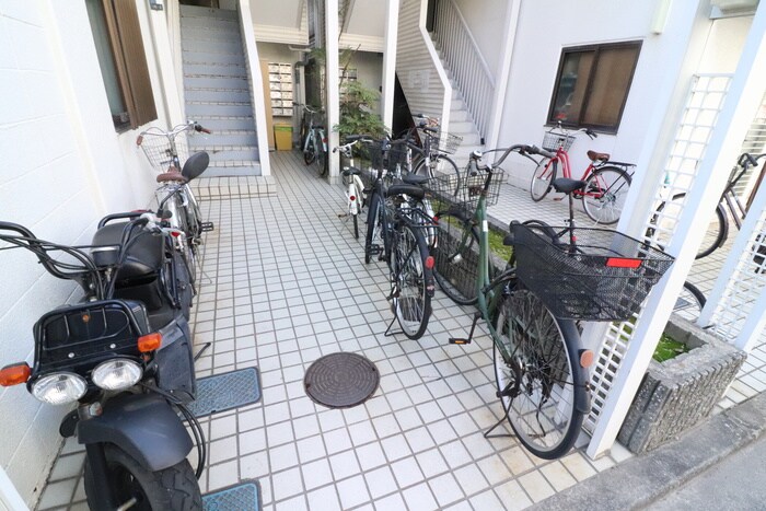 物件外観写真4　(駐輪場)